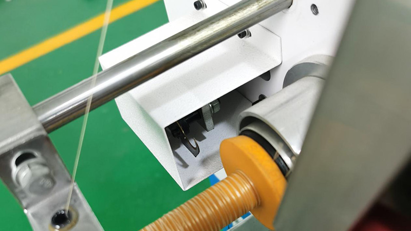 Efficient yarn cutting ends function of winding machine